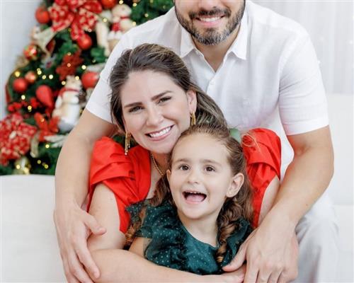 Nathália da Escóssia e Oswaldo Duarte radiantes com o segundo aviso da cegonha