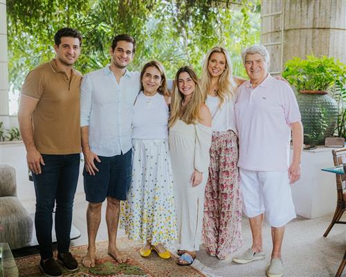 Patrícia Macedo celebra nova idade cercada pelo carinho da família em manhã especial