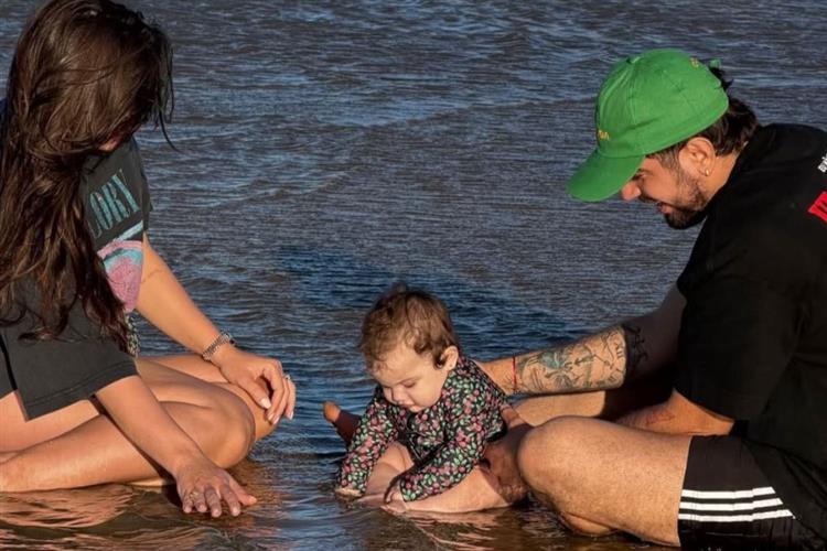 Rafa Kalimann encanta os seguidores ao mostrar Zuza no mar pela primeira vez